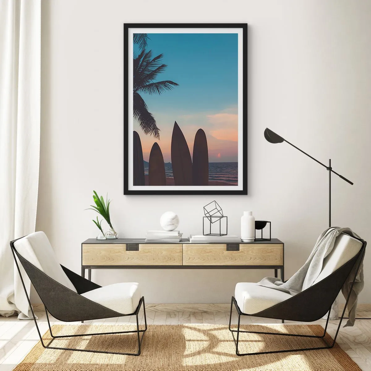 Poster în ramă neagră - Plăci de surf pe plajă cu apus de soare și palmieri în fundal - 50x70cm - Și mâine ne vom distra - Decorațiune modernă pentru perete pentru living și dormitor ARTTOR