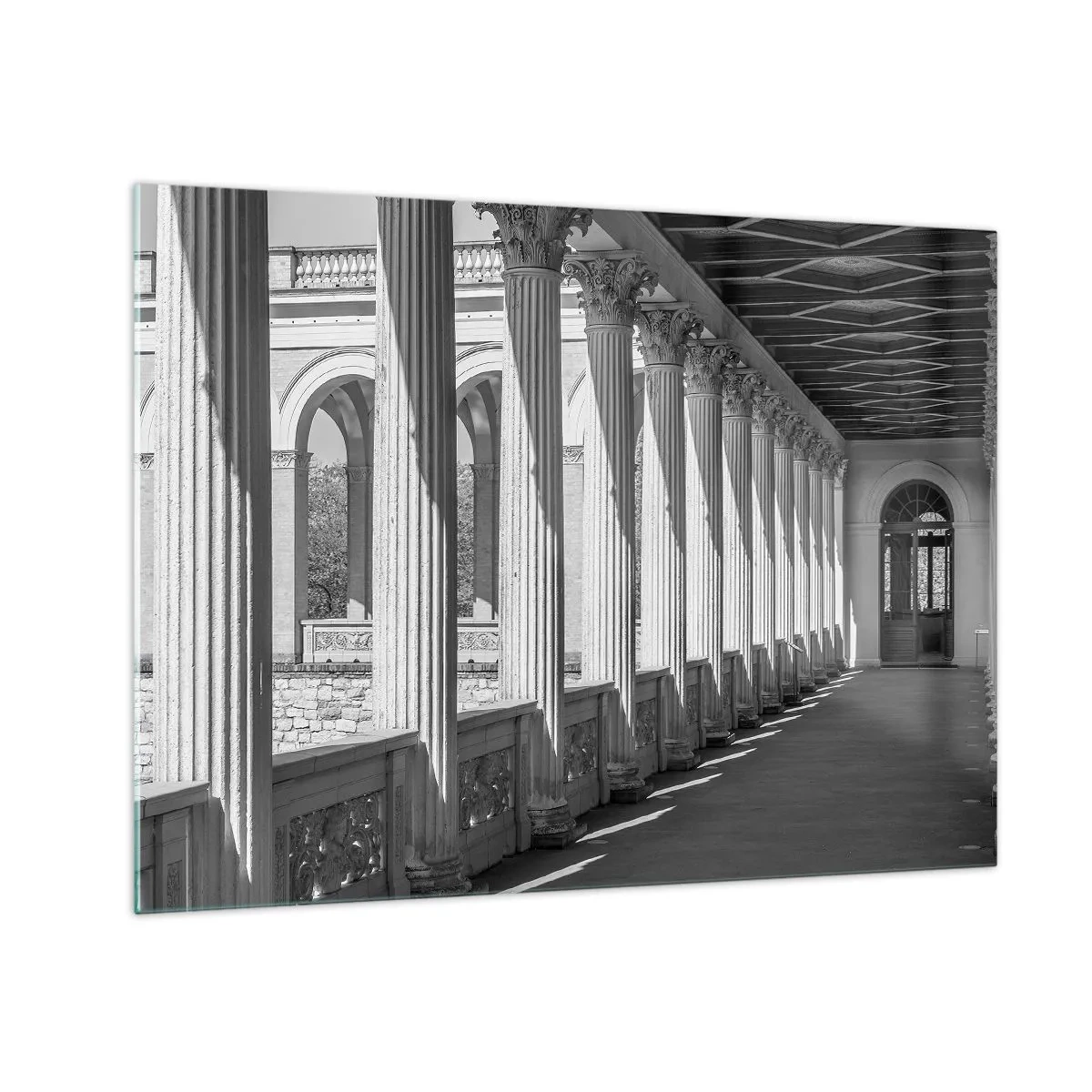 Tablou pe sticlă - O colonadă alb-negru cu un joc ritmic de lumini și umbre - 70x50cm - Arcadă însorită - Decorațiune modernă pentru perete pentru living și dormitor ARTTOR