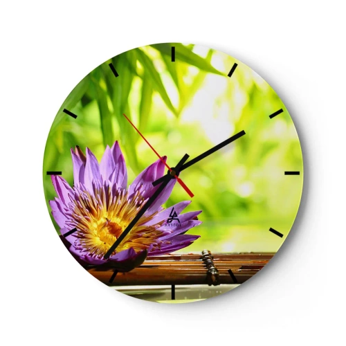Ceas de perete - Ceas pe sticlă - Floare de lotus violet pe un fundal de bambus și verdeață - 30x30cm - În soarele asiatic - Decorațiune modernă pentru perete pentru living, bucătărie și dormitor ARTTOR