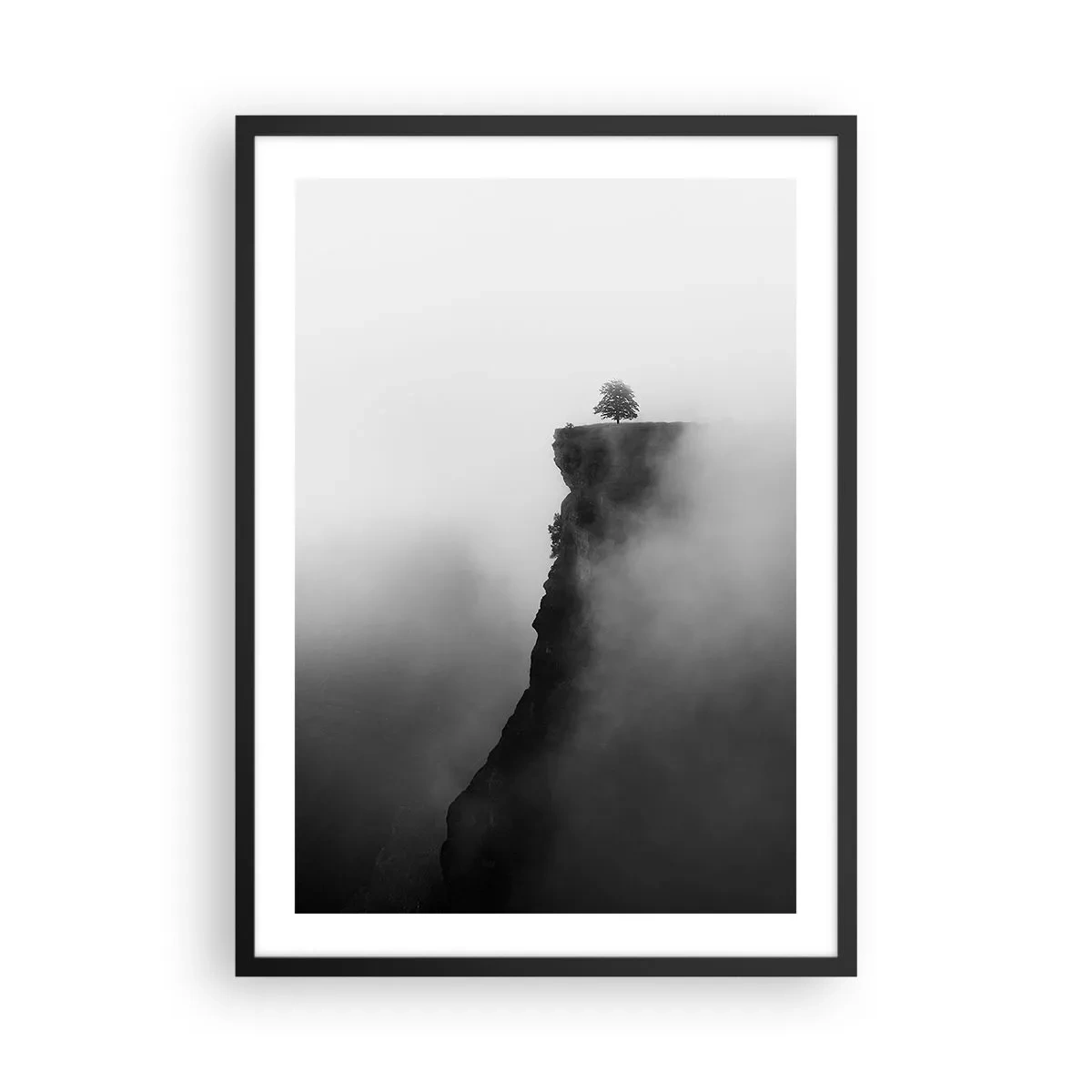 Poster în ramă neagră - Un copac singuratic pe marginea unei stânci înconjurat de ceață - 50x70cm - La capătul lumii - Decorațiune modernă pentru perete pentru living și dormitor ARTTOR