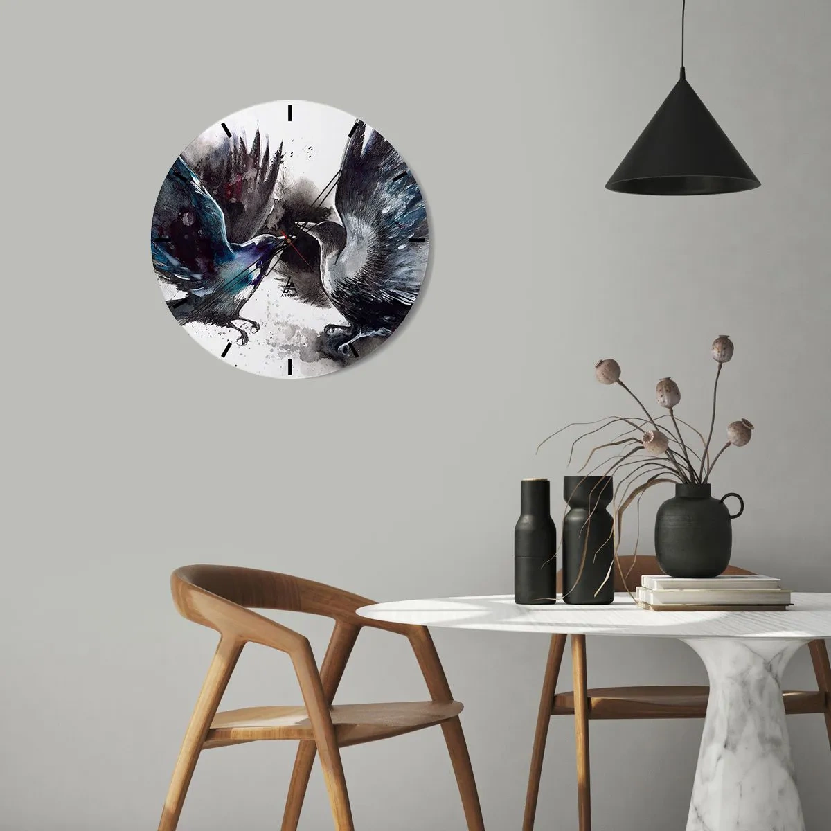 Ceas de perete - Ceas pe sticlă - Reprezentare artistică a doi corbi într-o poză dinamică - 30x30cm - Bătălia corbilor - Decorațiune modernă pentru perete pentru living, bucătărie și dormitor ARTTOR