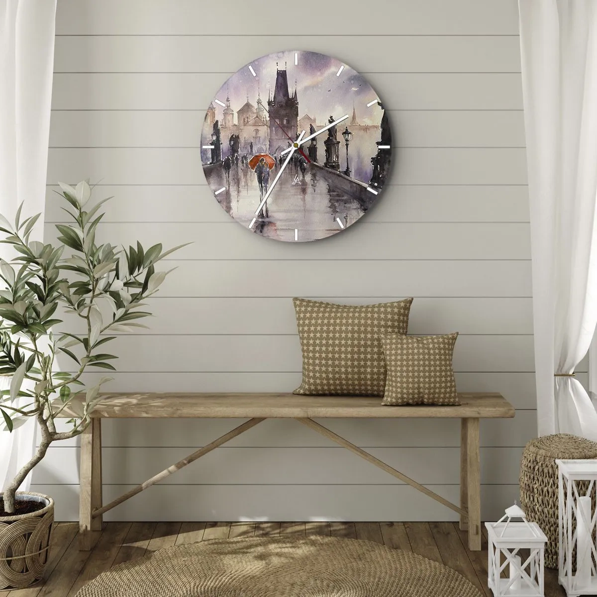 Ceas de perete - Ceas pe sticlă - Scenă romantică pe un pod în ploaie cu o umbrelă portocalie - 30x30cm - Oamenii nu se schimbă - Decorațiune modernă pentru perete pentru living, bucătărie și dormitor ARTTOR