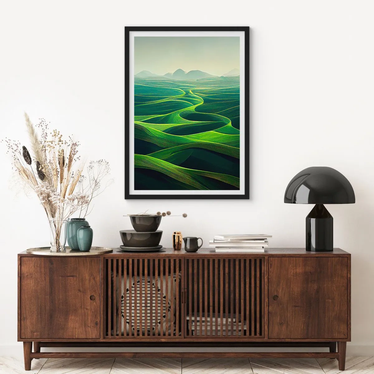 Poster în ramă neagră - Câmpuri verzi și ondulate cu vedere la munți - 50x70cm - În văi verzi - Decorațiune modernă pentru perete pentru living și dormitor ARTTOR