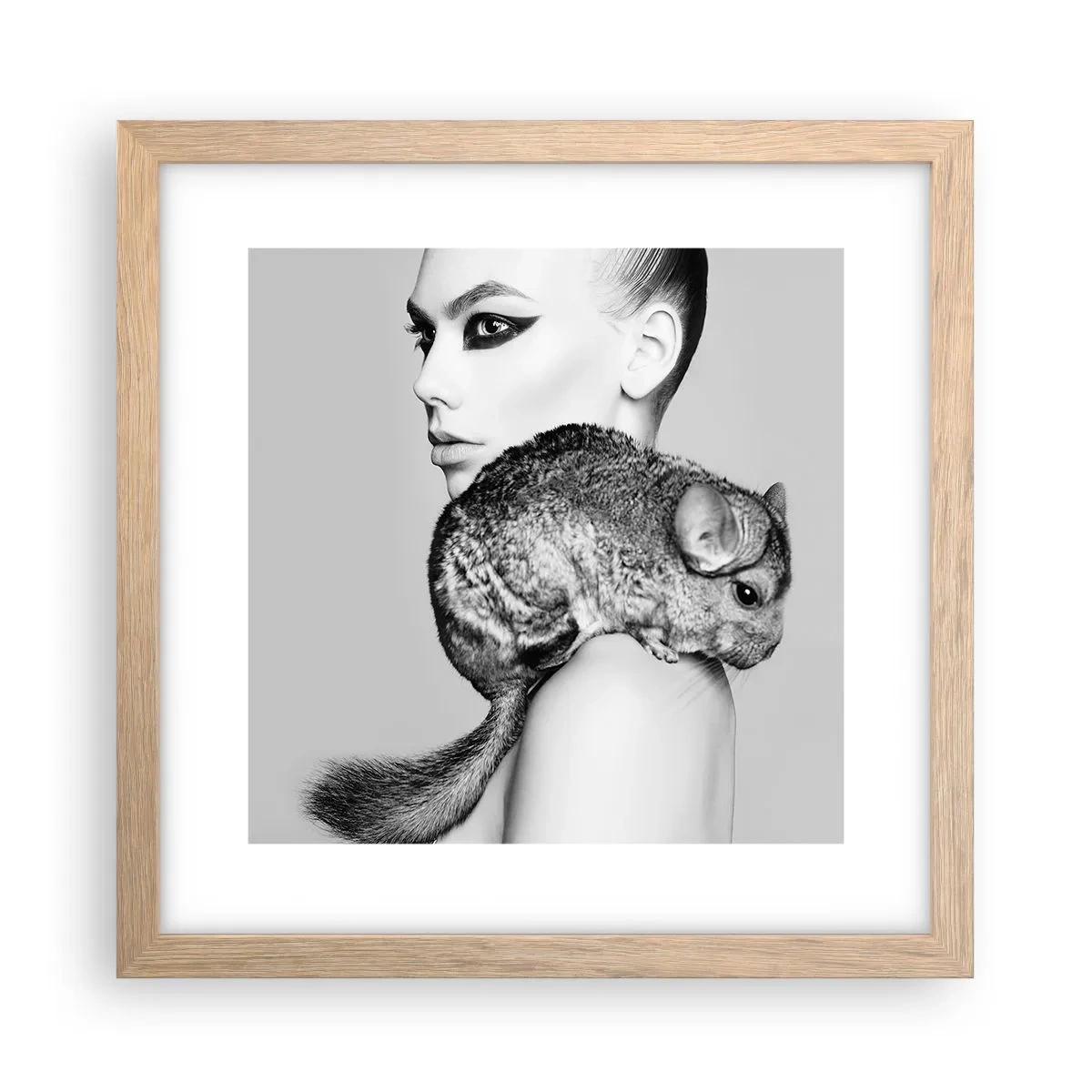 Poster în ramă de stejar deschis - Dama cu șinșilă - 30x30 cm