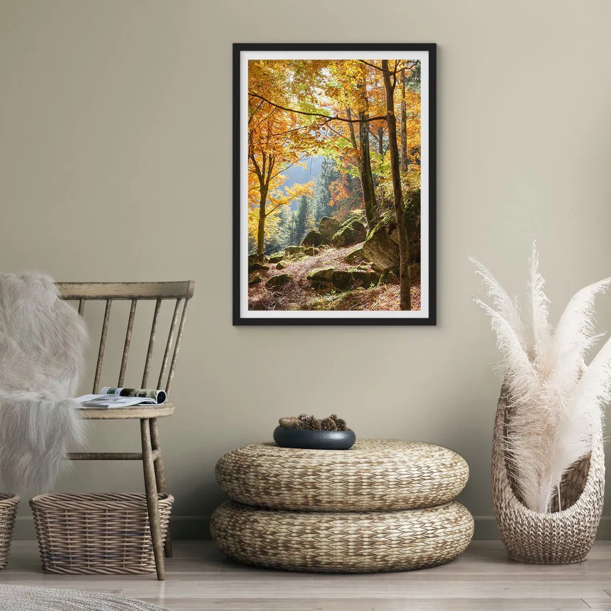 Poster în ramă neagră - Pădure de toamnă cu raze de soare și pietre acoperite de mușchi - 50x70cm - Timp de relaxare - Decorațiune modernă pentru perete pentru living și dormitor ARTTOR