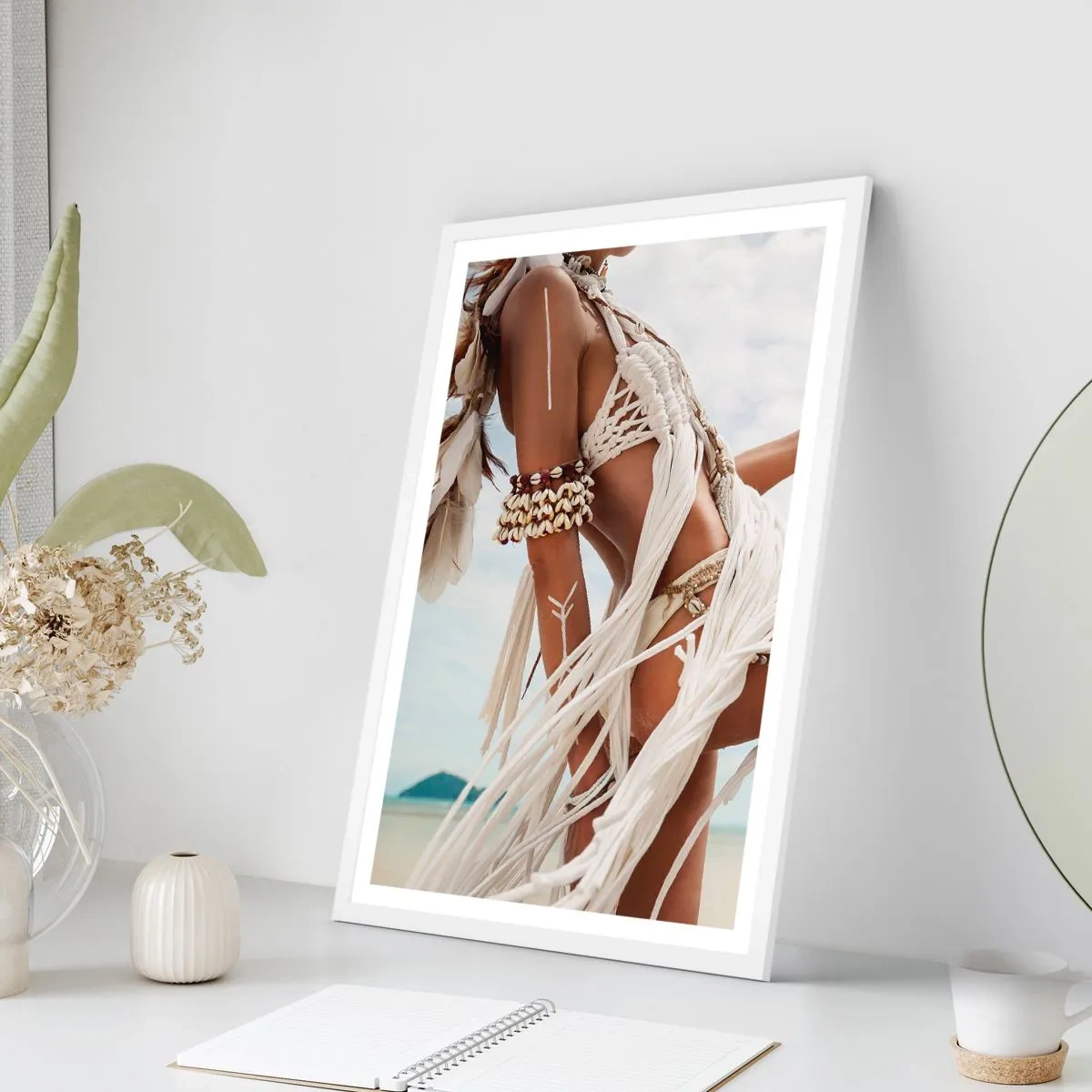 Poster în ramă albă - Preoteasa Soarelui - 50x70 cm