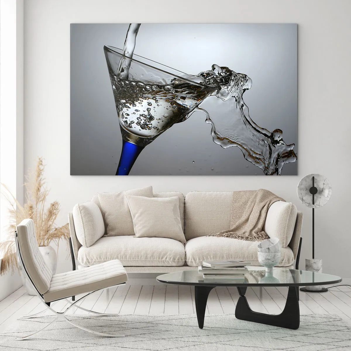 Tablou pe sticlă - Stropire de apă într-un pahar de martini - 70x50cm - Apă pură în sticlă de cristal - Decorațiune modernă pentru perete pentru living și dormitor ARTTOR