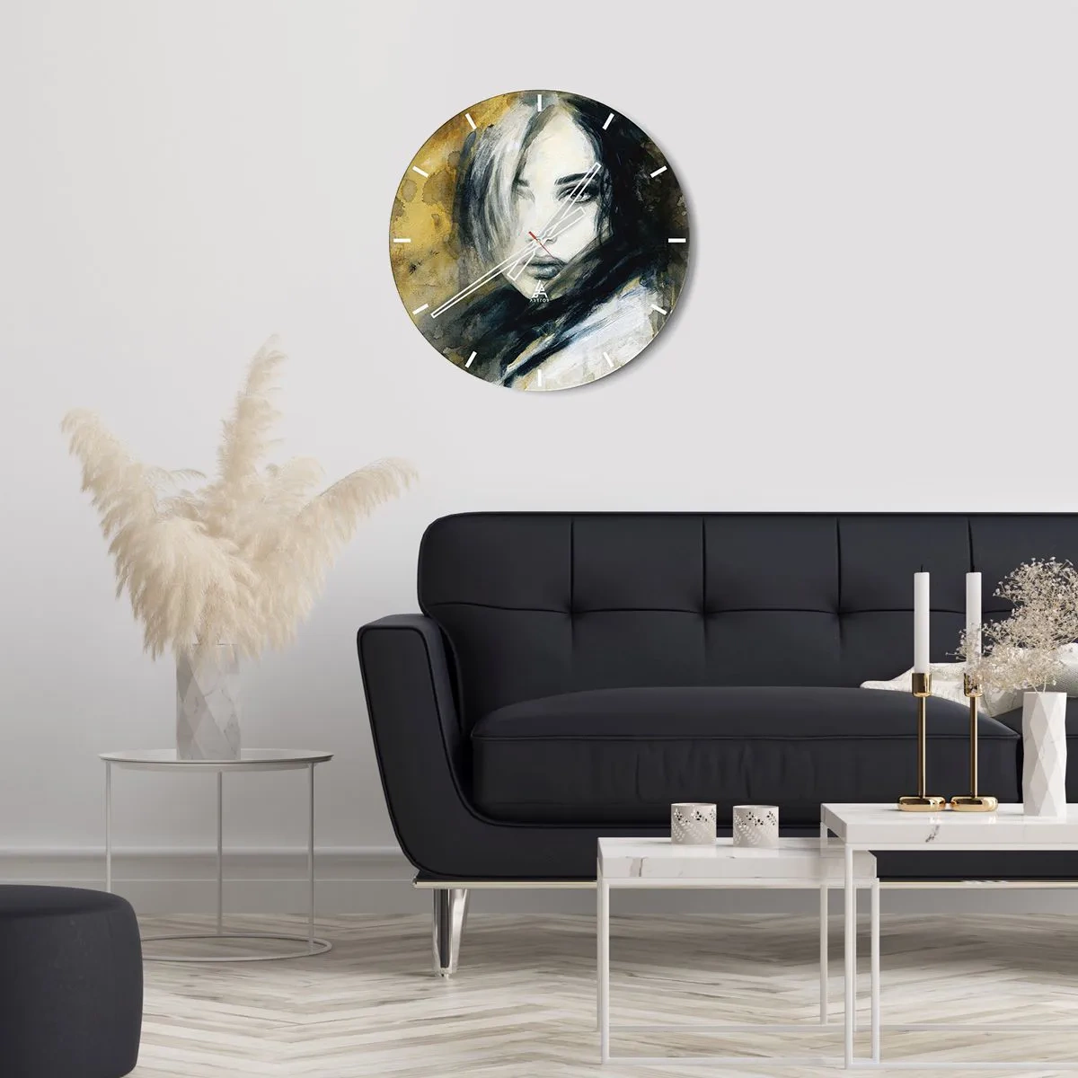 Ceas de perete - Ceas pe sticlă - Portret de femeie într-un stil artistic în nuanțe de auriu și negru - 30x30cm - Mai inocentă sau mai senzuală? - Decorațiune modernă pentru perete pentru living, bucătărie și dormitor ARTTOR