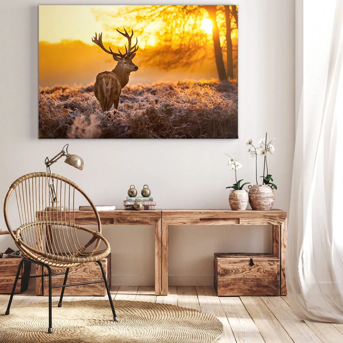 Tablou pe pânză Canvas - Un cerb pe fundalul unei păduri de toamnă iluminate de soarele auriu - 70x50cm - Regele pădurii de toamnă - Decorațiune modernă pentru perete pentru living și dormitor ARTTOR