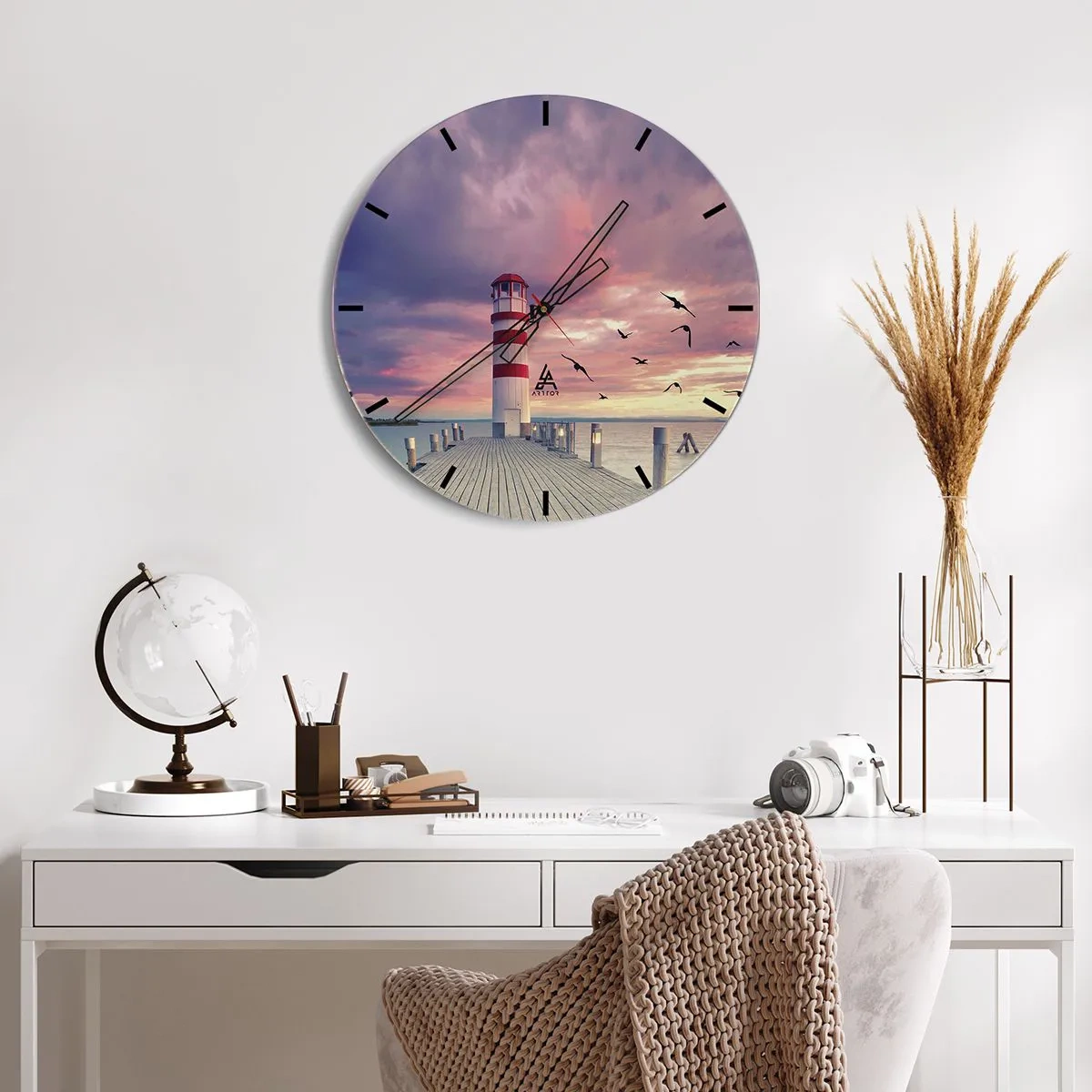 Ceas de perete - Ceas pe sticlă - Far la apusul soarelui deasupra apei - 30x30cm - Să ne întoarcem în port - Decorațiune modernă pentru perete pentru living, bucătărie și dormitor ARTTOR
