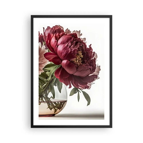 Poster în ramă neagră - Bujori roșii într-o vază de sticlă pe fundal alb - 50x70cm - În plină înflorire - Decorațiune modernă pentru perete pentru living și dormitor ARTTOR