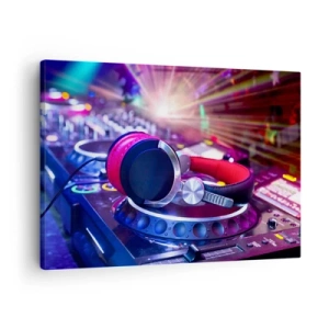 Tablou pe pânză Canvas - Căști DJ pe o consolă iluminată de spoturi la o petrecere - 70x50cm - Imediat începe distracția - Decorațiune modernă pentru perete pentru living și dormitor ARTTOR