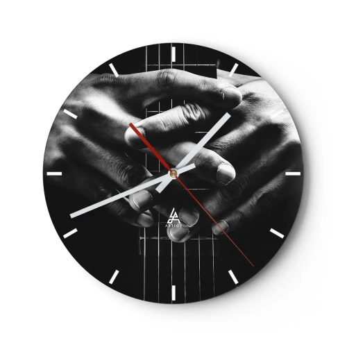 Ceas de perete - Ceas pe sticlă - Prim-plan cu mâini care țin gâtul unei chitare în alb și negru - 30x30cm - Rugăciunea artistului - Decorațiune modernă pentru perete pentru living, bucătărie și dormitor ARTTOR
