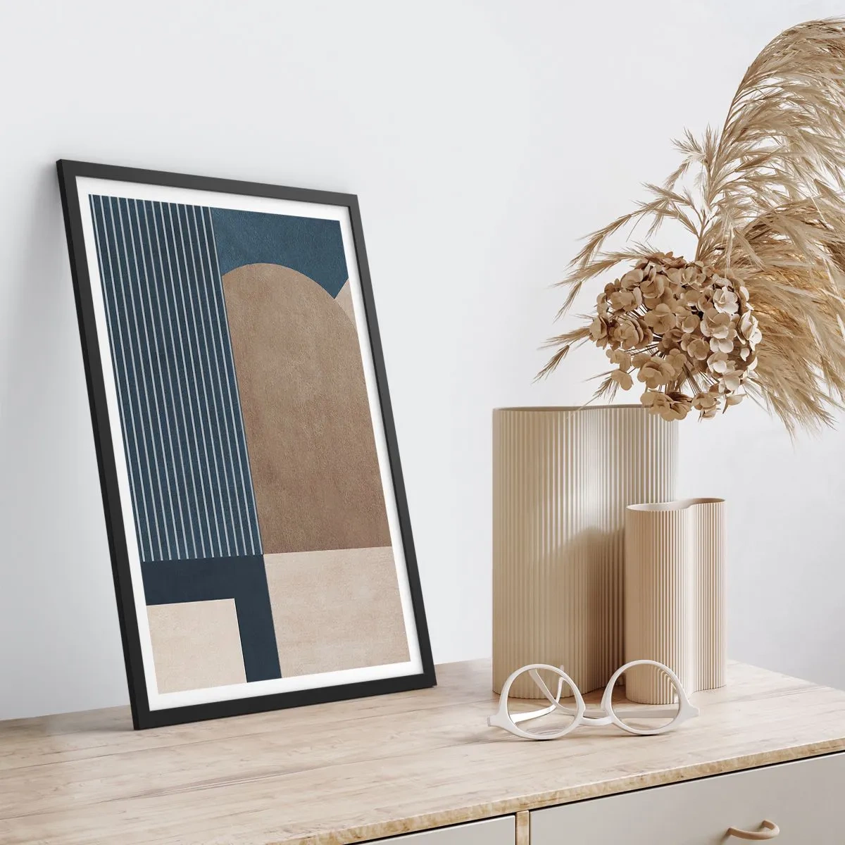 Poster în ramă neagră - Compoziție geometrică abstractă în nuanțe de albastru marin și bej - 50x70cm - Compoziție de simplitate și rotunjime - Decorațiune modernă pentru perete pentru living și dormitor ARTTOR