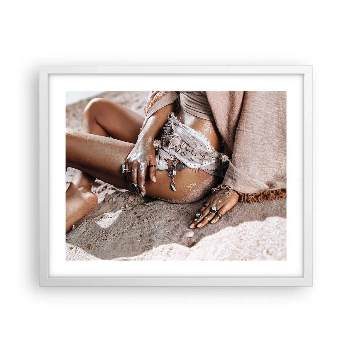 Poster în ramă albă - Aruncată de valuri? - 50x40 cm