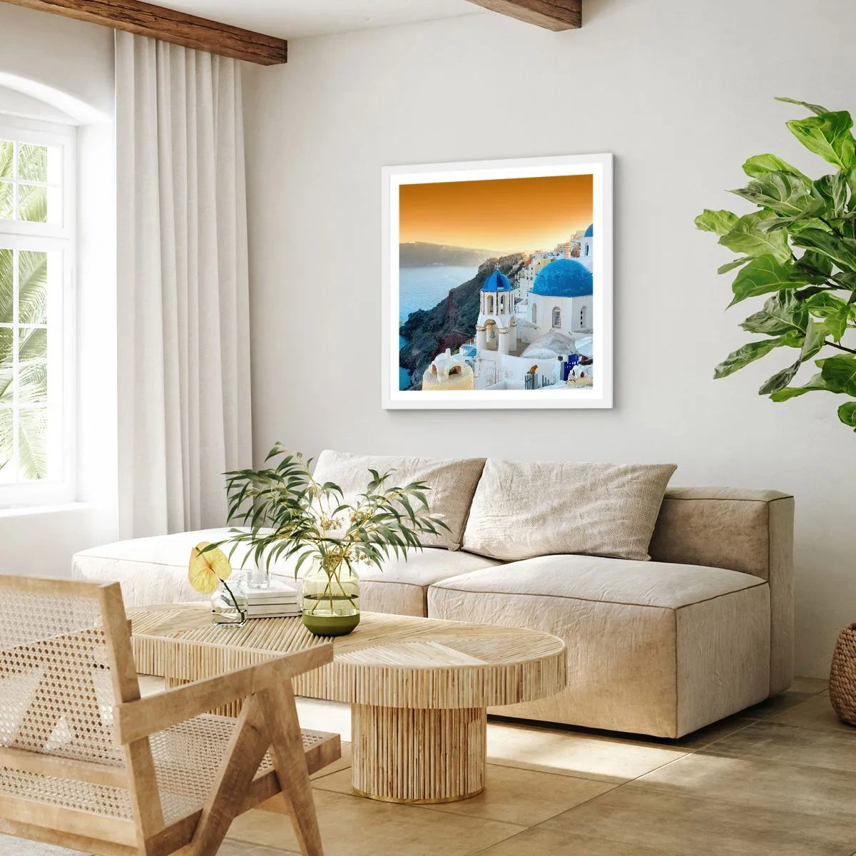 Poster în ramă albă - Santorini - îmbrățișat de stânci - 40x40 cm