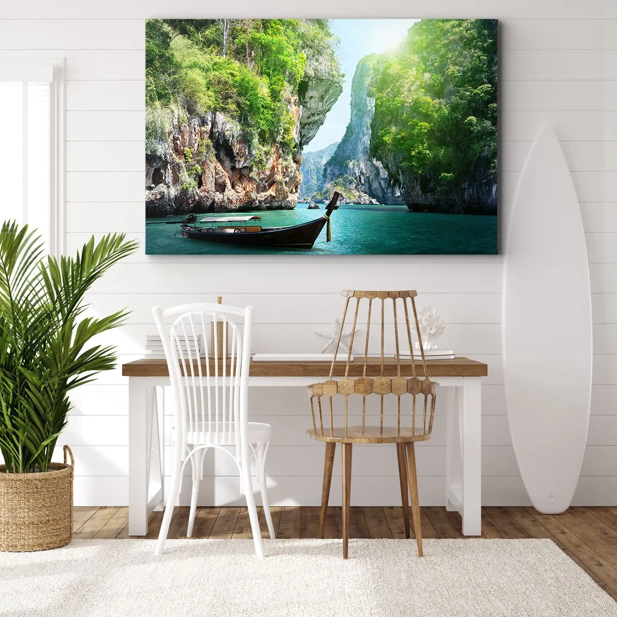 Tablou pe pânză Canvas - O barcă tradițională pe fundalul unor stânci tropicale și ape turcoaz - 70x50cm - Invitație la o călătorie exotică - Decorațiune modernă pentru perete pentru living și dormitor ARTTOR