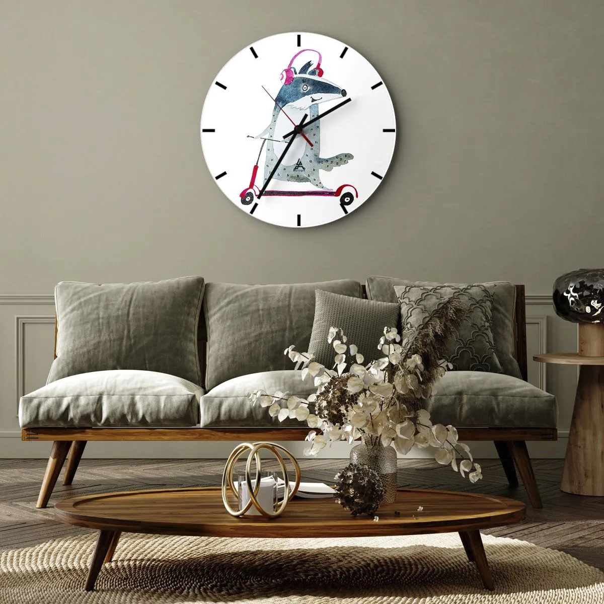 Ceas de perete - Ceas pe sticlă - Bursuc cu căști pe un scuter în stilul unei ilustrații pentru copii - 30x30cm - Bucurie de bursuc - Decorațiune modernă pentru perete pentru living, bucătărie și dormitor ARTTOR