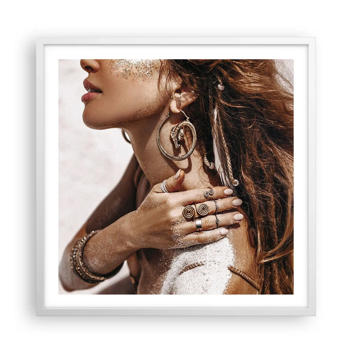 Poster în ramă albă - Regina plajei sălbatice - 60x60 cm