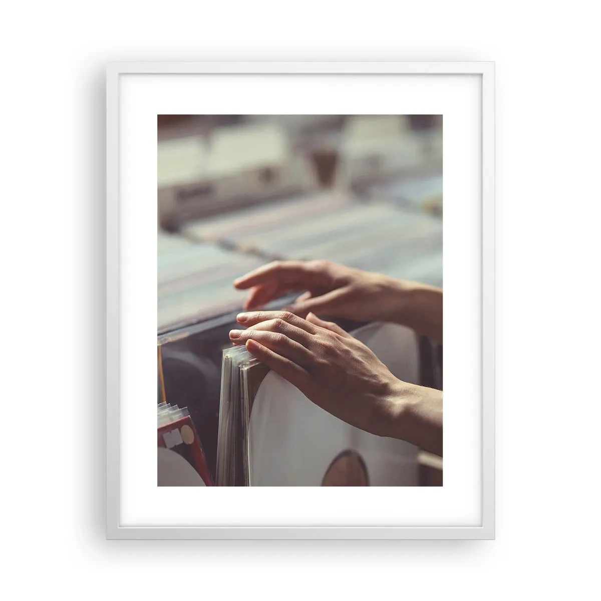 Poster în ramă albă - În căutarea emoției - 40x50 cm