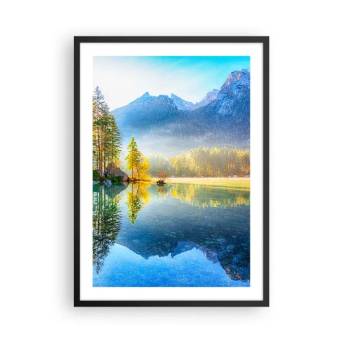 Poster în ramă neagră - Un lac de munte înconjurat de pădure și vârfuri reflectate în apă - 50x70cm - Maiestate și dulceață - Decorațiune modernă pentru perete pentru living și dormitor ARTTOR