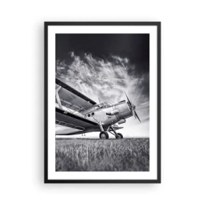 Poster în ramă neagră - O imagine alb-negru a unui avion pe un cer dinamic. - 50x70cm - Rătăcitorul înaripat - Decorațiune modernă pentru perete pentru living și dormitor ARTTOR