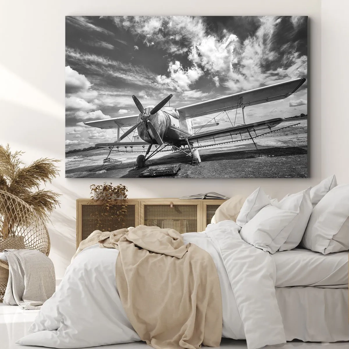 Tablou pe pânză Canvas - Un avion vechi la aeroport, în alb și negru - 70x50cm - Abia aștept! - Decorațiune modernă pentru perete pentru living și dormitor ARTTOR