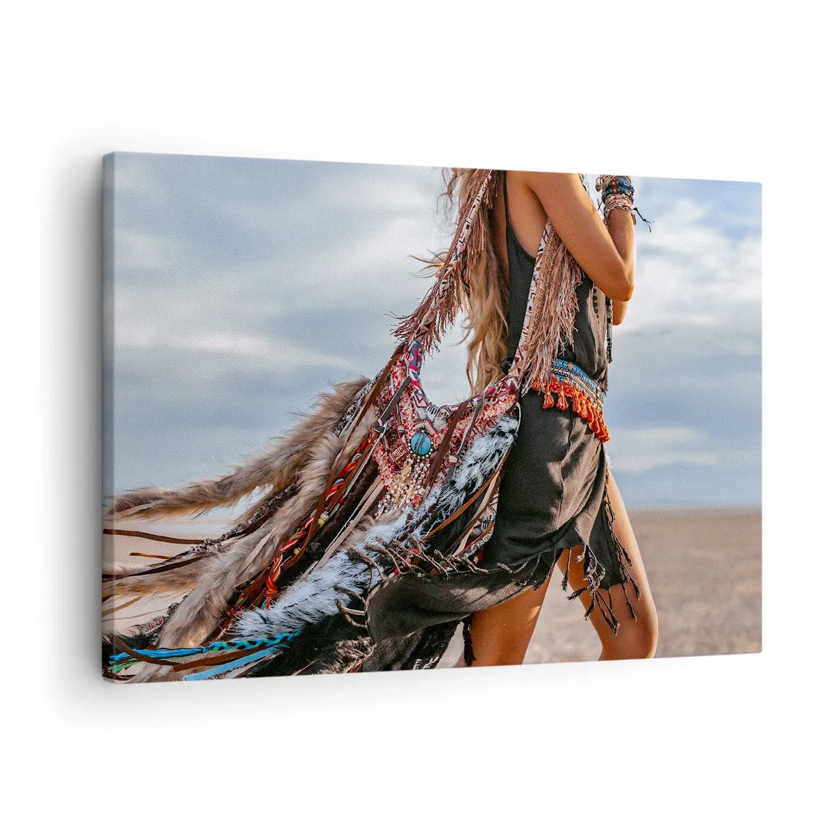 Tablou pe pânză Canvas - O femeie în stil boho cu detalii din pene și bijuterii - 70x50cm - Iubita șamanului - Decorațiune modernă pentru perete pentru living și dormitor ARTTOR