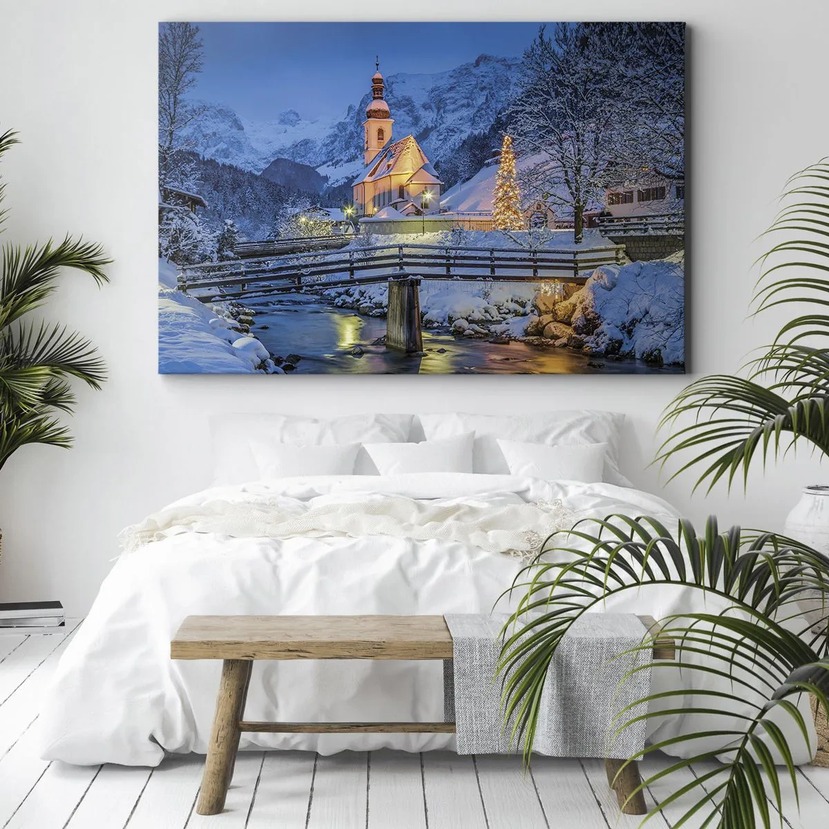 Tablou pe pânză Canvas - Peisaj de iarnă cu o biserică, un pod și munți la amurg - 70x50cm - Spiritul Crăciunului - Decorațiune modernă pentru perete pentru living și dormitor ARTTOR