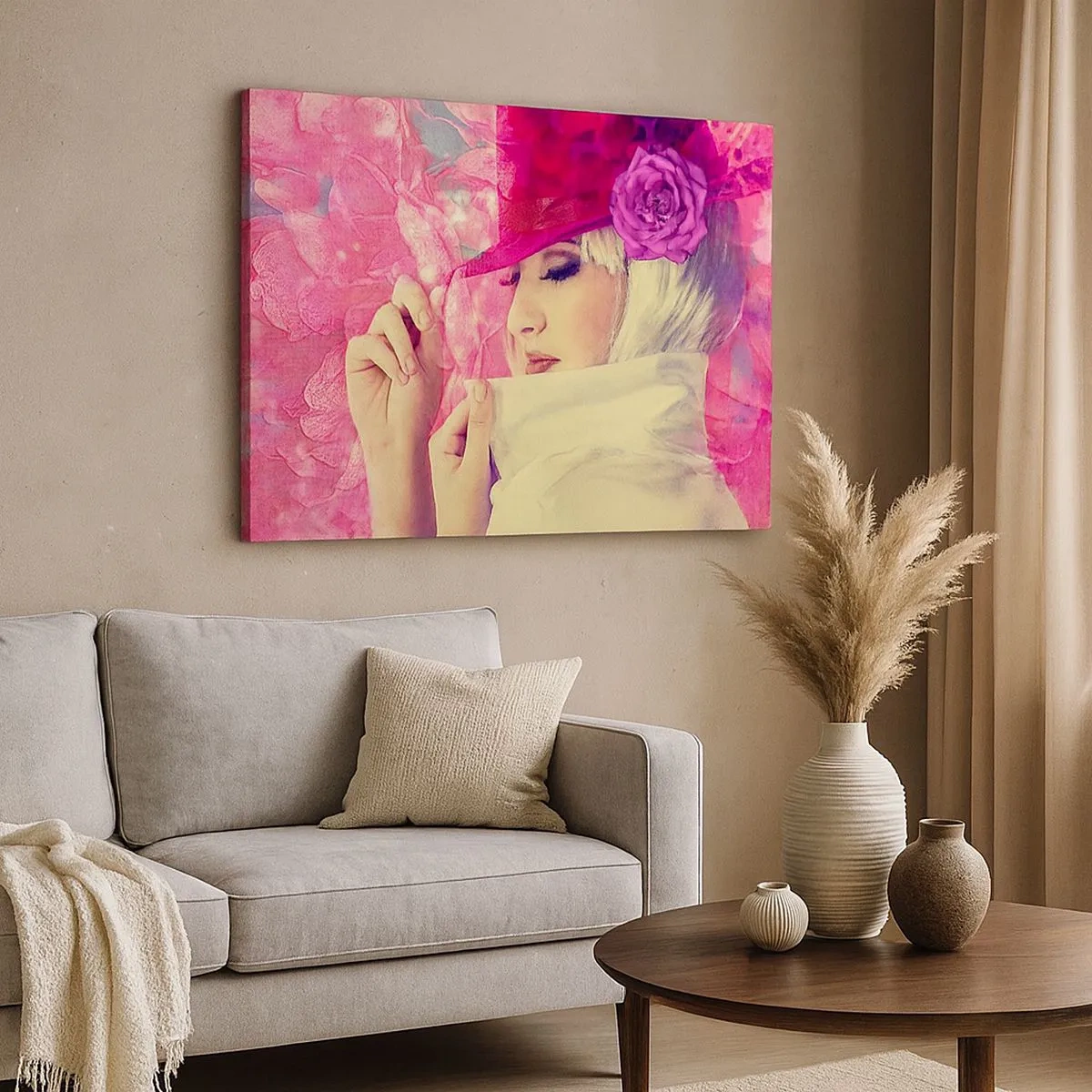 Tablou pe pânză Canvas - Femeie elegantă într-o pălărie roz cu o floare - 70x50cm - Portret retro în roz - Decorațiune modernă pentru perete pentru living și dormitor ARTTOR