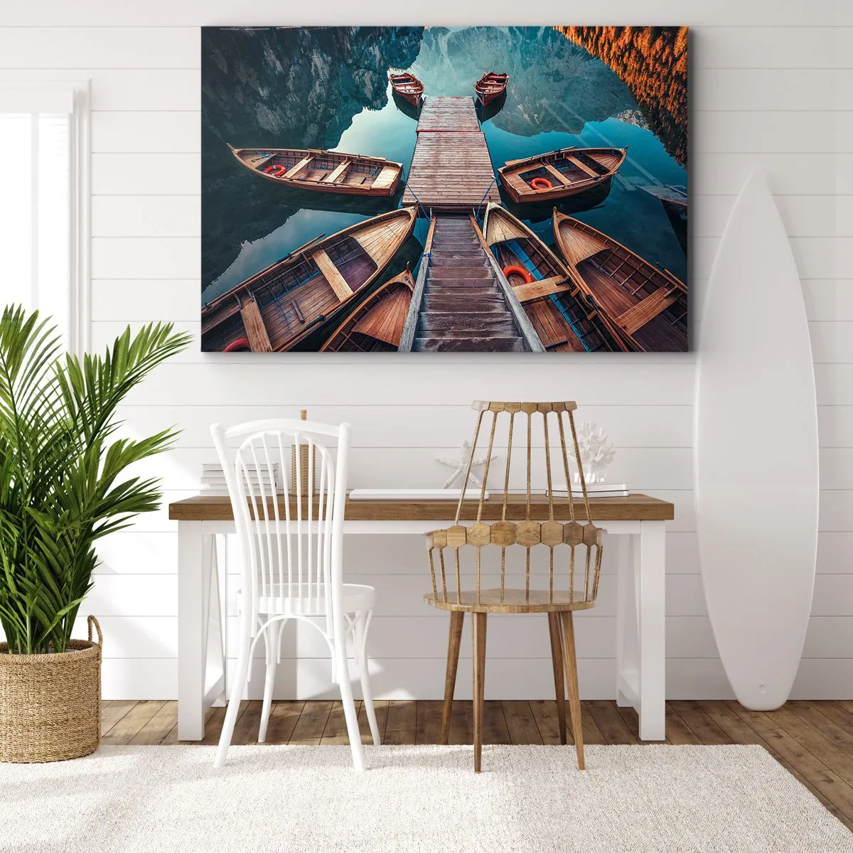 Tablou pe pânză Canvas - Bărci de lemn la un dig pe un lac de munte - 70x50cm - Așteptând în port - Decorațiune modernă pentru perete pentru living și dormitor ARTTOR