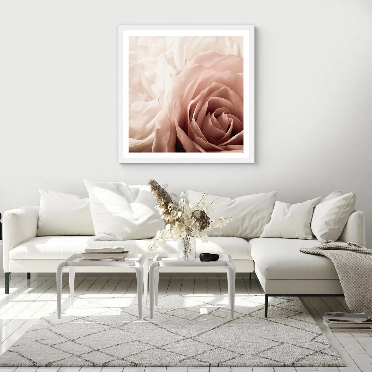 Poster în ramă albă - În inima unui trandafir - 60x60 cm
