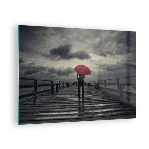 Tablou pe sticlă - Un bărbat cu o umbrelă roșie pe un dig de lemn în ploaie. - 70x50cm - Nu e nimic dacă plouă - Decorațiune modernă pentru perete pentru living și dormitor ARTTOR