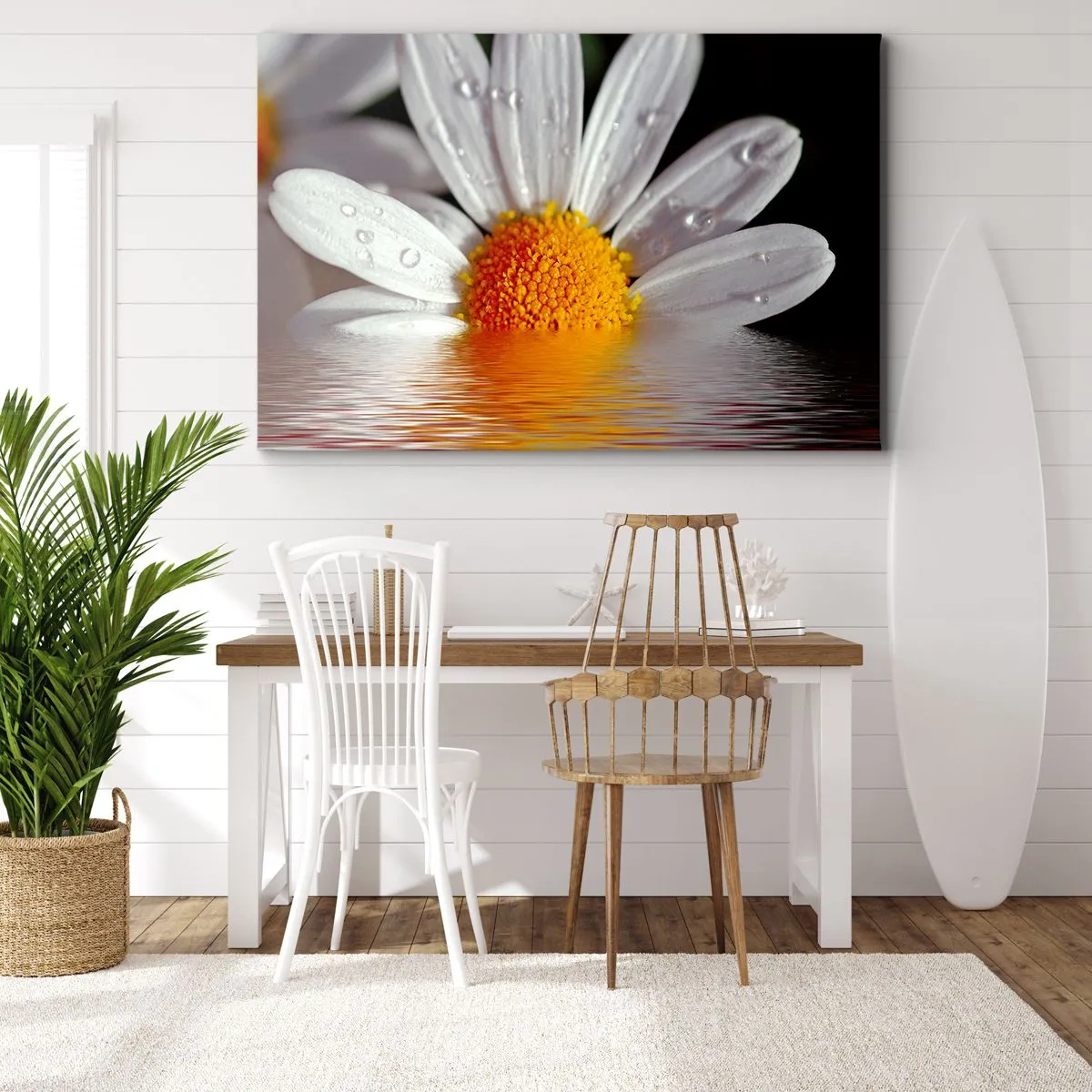 Tablou pe pânză Canvas - O margaretă albă cu picături de apă imersate într-o reflexie a apei - 70x50cm - Răsăritul soarelui al Margaretei - Decorațiune modernă pentru perete pentru living și dormitor ARTTOR