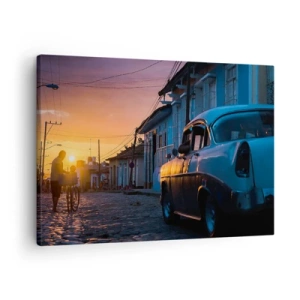 Tablou pe pânză Canvas - Mașină și bicicletă retro pe stradă în lumina soarelui care apune - 70x50cm - Aici timpul încetinește - Decorațiune modernă pentru perete pentru living și dormitor ARTTOR