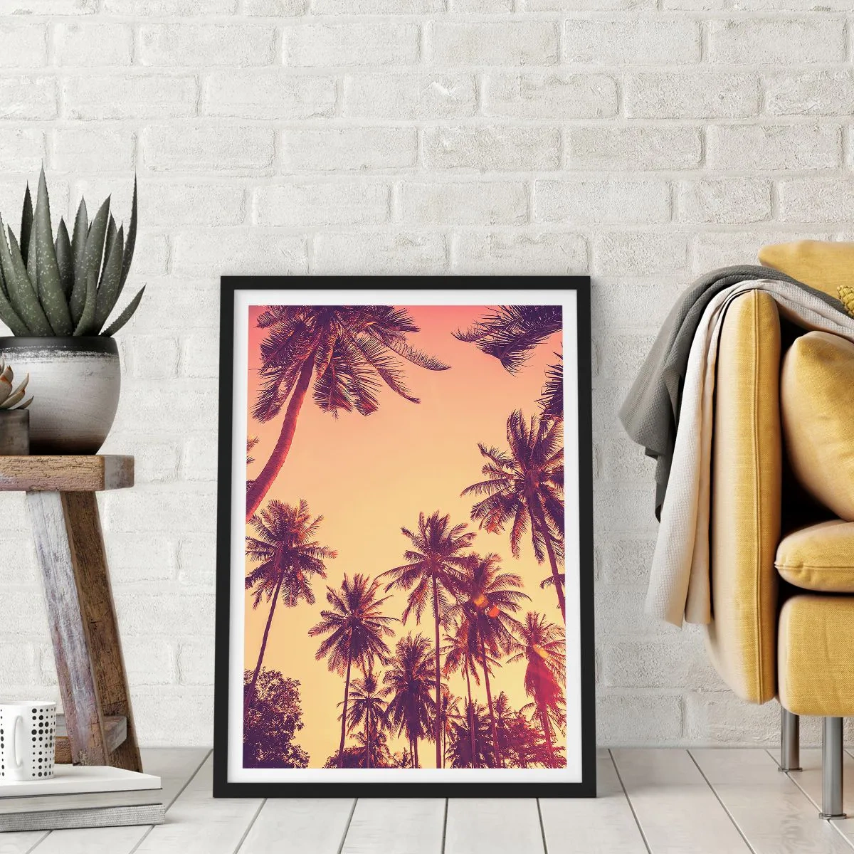 Poster în ramă neagră - Palmieri în culorile calde ale apusului - 50x70cm - Variație tropicală - Decorațiune modernă pentru perete pentru living și dormitor ARTTOR