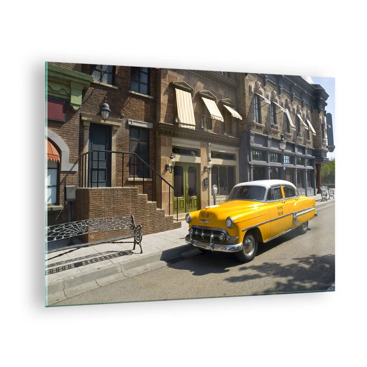 Tablou pe sticlă - Un taxi galben pe fundalul unei case de locuit clasice - 70x50cm - A fost odată ca niciodată în America - Decorațiune modernă pentru perete pentru living și dormitor ARTTOR