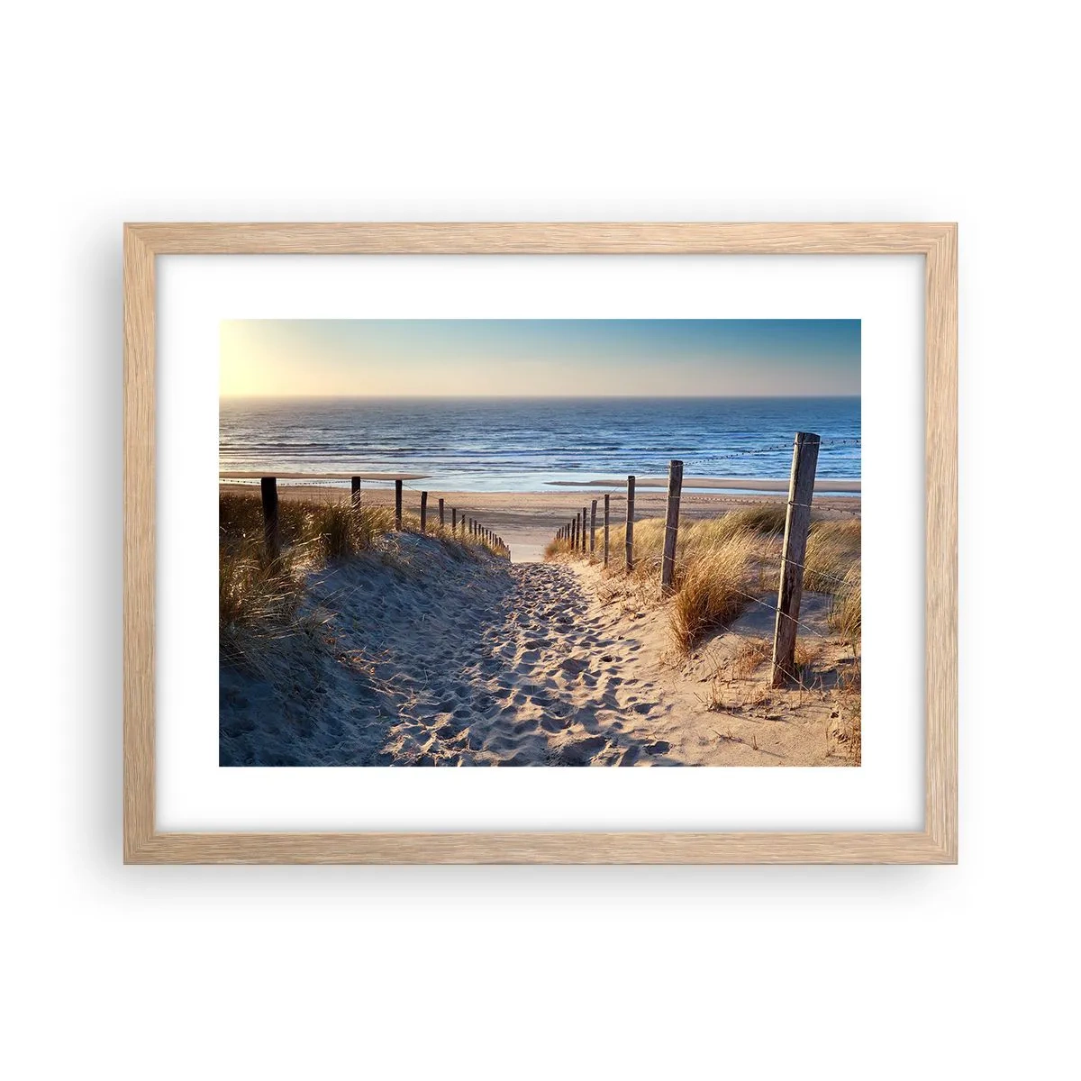 Poster în ramă de stejar deschis - Zumzet de mare, o plajă sălbatică printre ierburi... - 40x30 cm