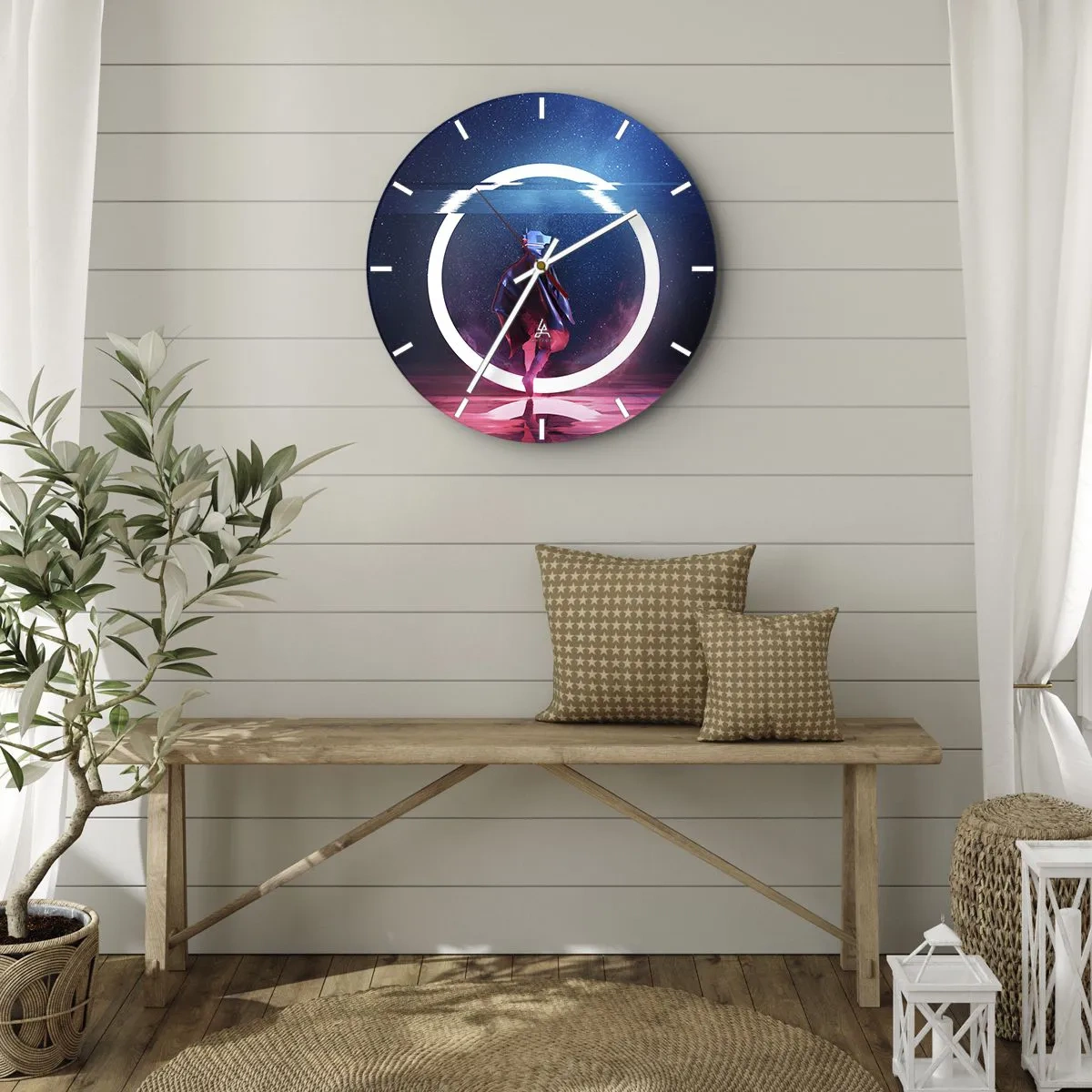 Ceas de perete - Ceas pe sticlă - O figură într-o mantie pe fundalul unui cerc luminos într-un decor cosmic - 30x30cm - Între lumi - Decorațiune modernă pentru perete pentru living, bucătărie și dormitor ARTTOR