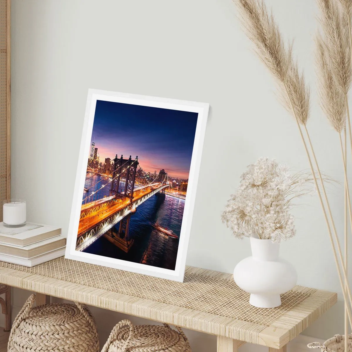 Poster în ramă albă - Pe un pod luminos către inima orașului - 30x40 cm