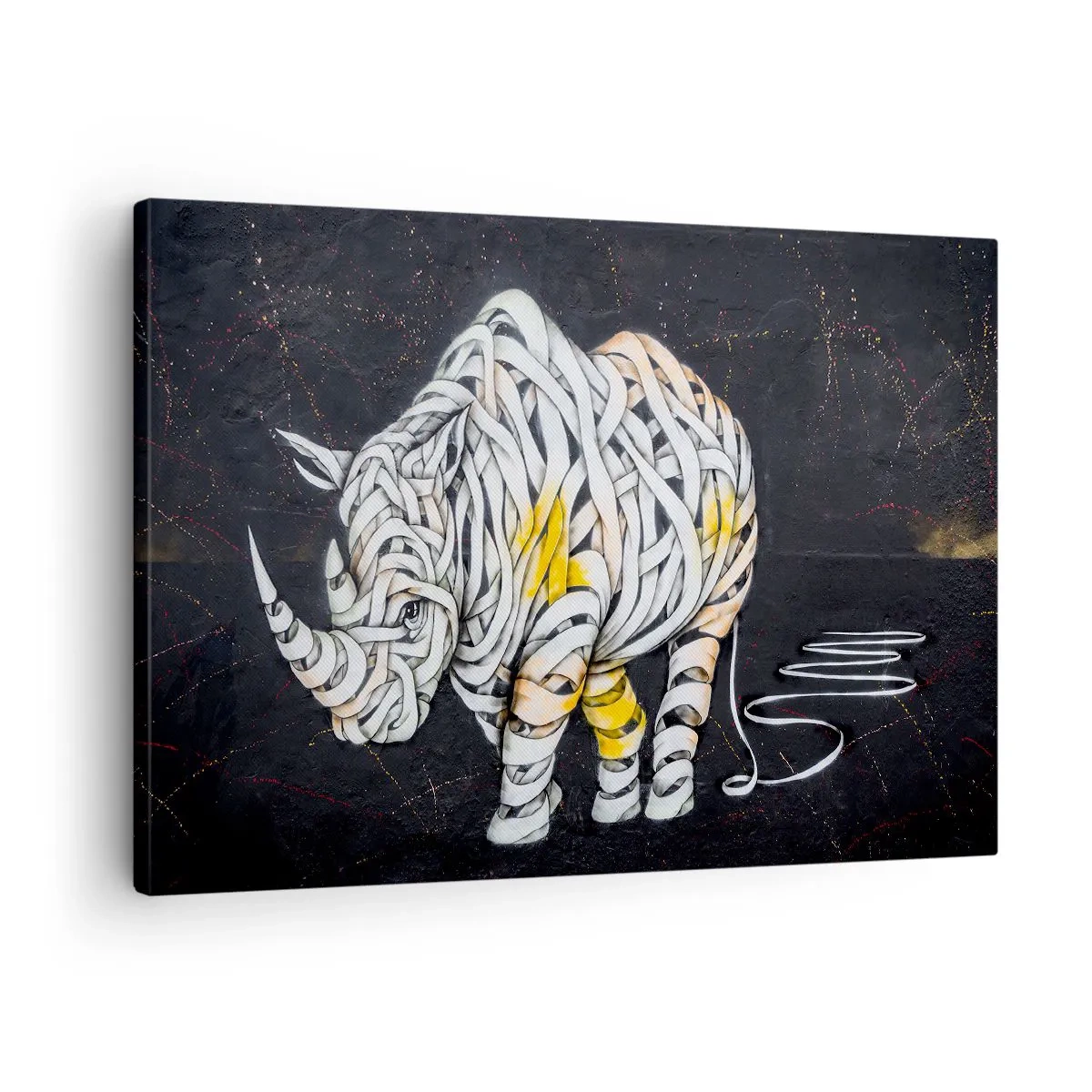 Tablou pe pânză Canvas - Un rinocer sculptat cu dungi abstracte pe un fundal întunecat. - 70x50cm - Rinocer cu piele delicată - Decorațiune modernă pentru perete pentru living și dormitor ARTTOR