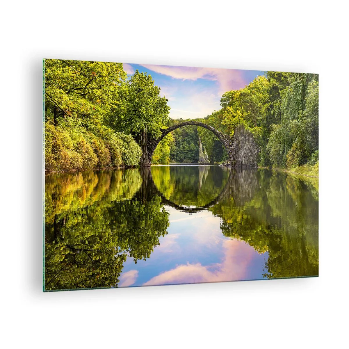 Tablou pe sticlă - Un pod de piatră reflectat în suprafața calmă a lacului - 70x50cm - La punctul de întâlnire a două lumi - Decorațiune modernă pentru perete pentru living și dormitor ARTTOR