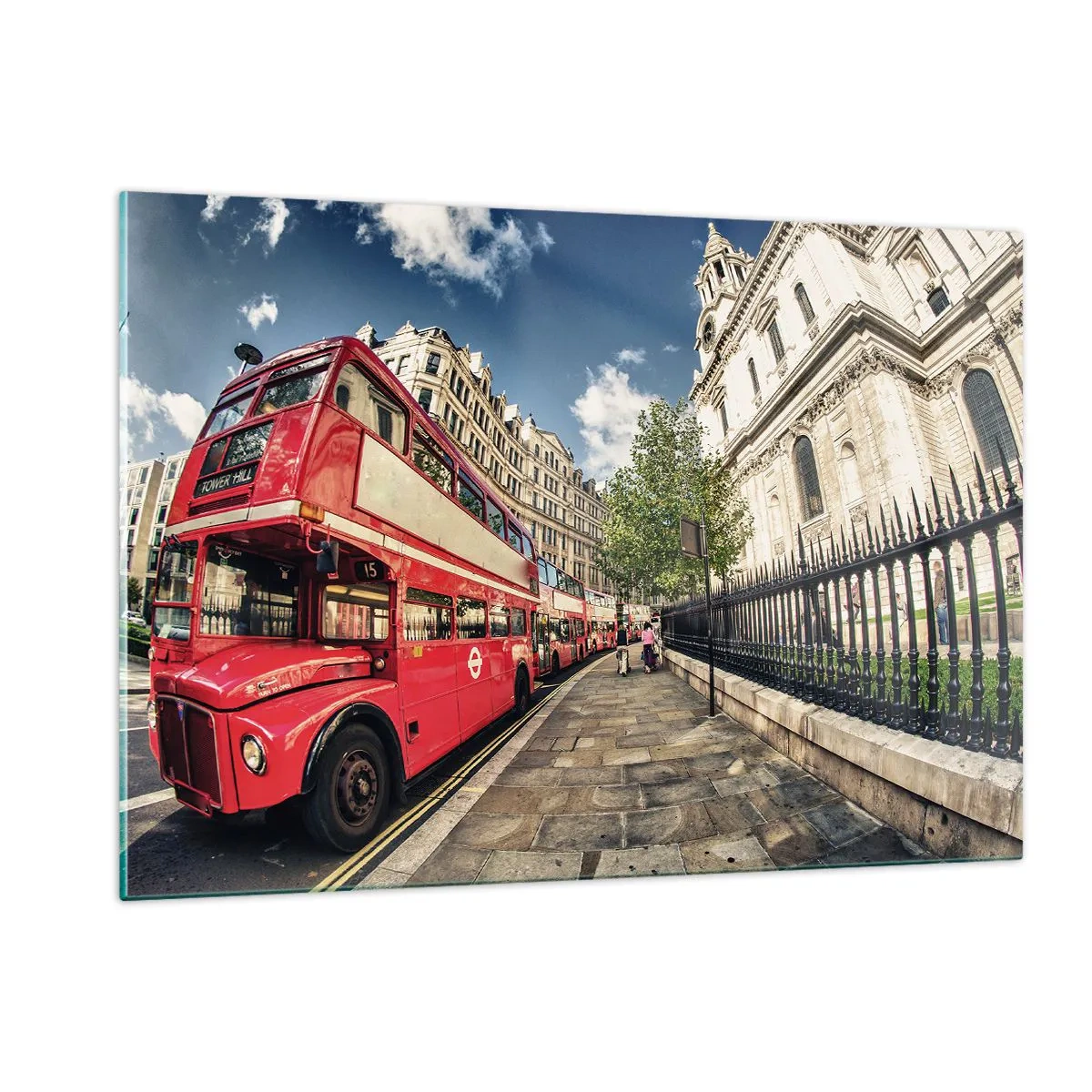 Tablou pe sticlă - Stradă din Londra în gri și roșu - 120x80 cm