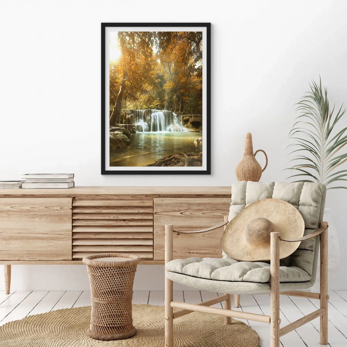 Poster în ramă neagră - Cascadă de toamnă în lumina soarelui - 50x70cm - Cascadă în parc - Decorațiune modernă pentru perete pentru living și dormitor ARTTOR