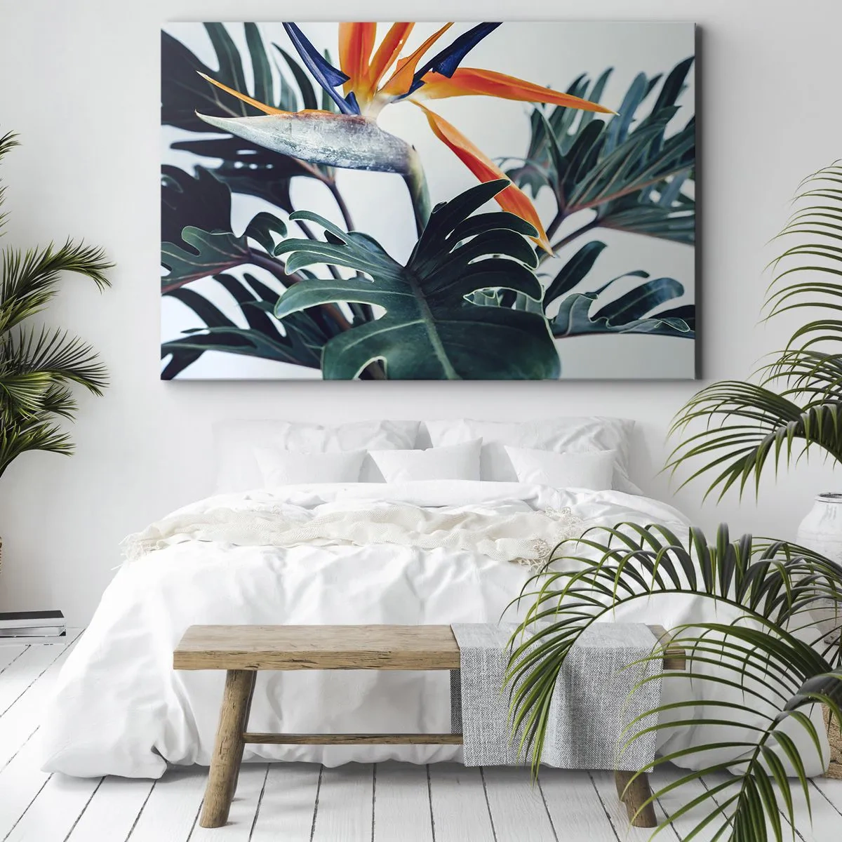 Tablou pe pânză Canvas - Floare Strelitzia înconjurată de frunze în lumină puternică - 70x50cm - Tufiș sau pasăre? - Decorațiune modernă pentru perete pentru living și dormitor ARTTOR
