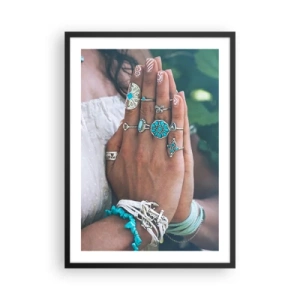 Poster în ramă neagră - Mâini decorate cu bijuterii în stil boho - 50x70cm - Bine ați venit în centrul ființei - Decorațiune modernă pentru perete pentru living și dormitor ARTTOR