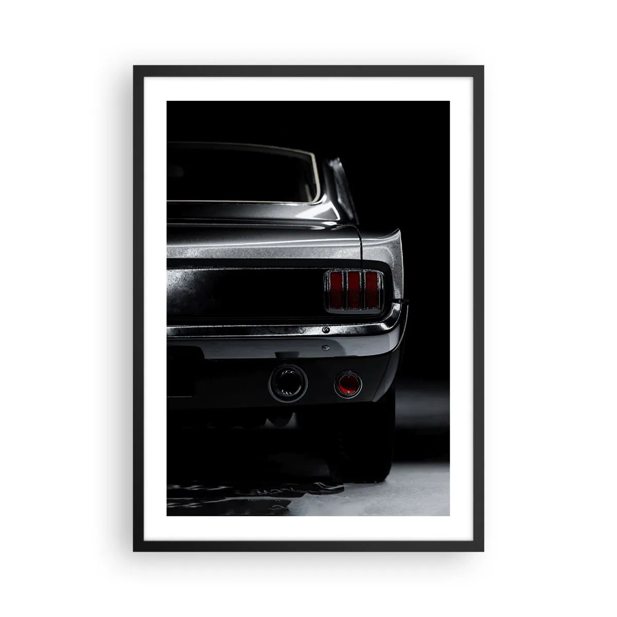 Poster în ramă neagră - O abordare elegantă a spatelui unei mașini clasice - 50x70cm - Farmecul clasicului - Decorațiune modernă pentru perete pentru living și dormitor ARTTOR