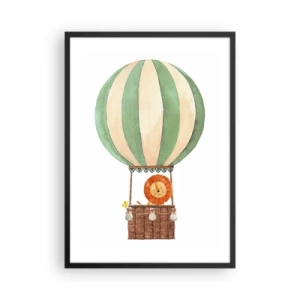 Poster în ramă neagră - O frumoasă ilustrație în acuarelă a unui leu călătorind într-un balon cu aer cald pe fundal alb. - 50x70cm - Călătoriile lui Leon - Decorațiune modernă pentru perete pentru living și dormitor ARTTOR