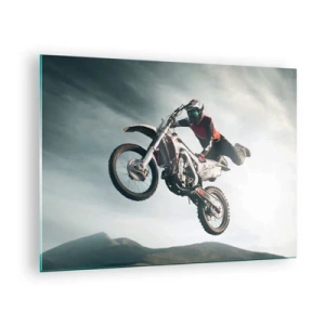 Tablou pe sticlă - Un motociclist execută acrobații în aer, cu munții în fundal. - 70x50cm - Nu există distracție fără risc - Decorațiune modernă pentru perete pentru living și dormitor ARTTOR