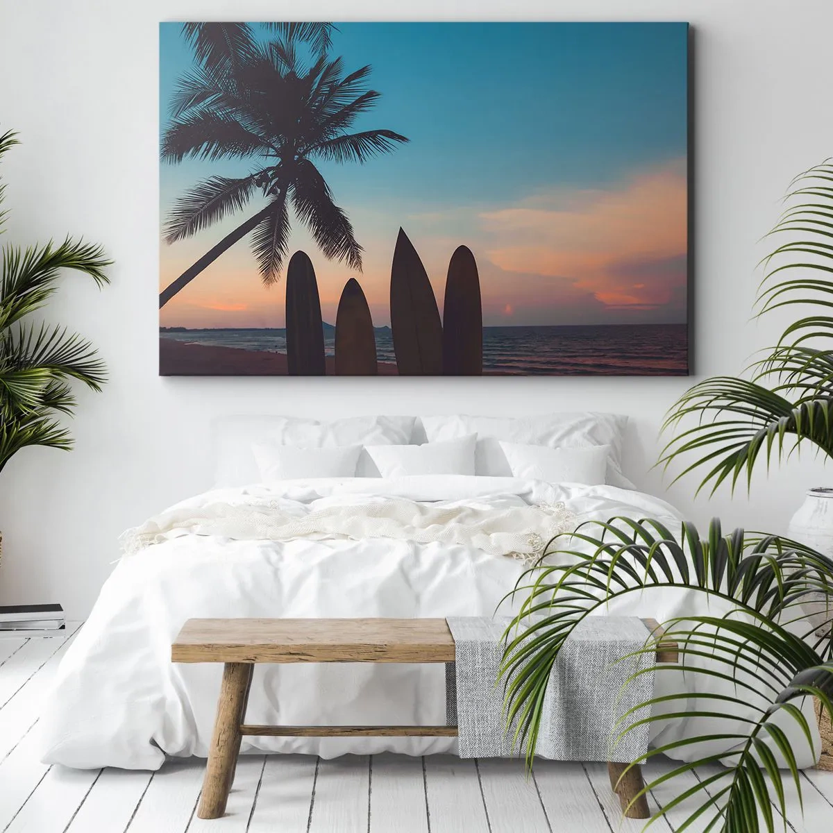 Tablou pe pânză Canvas - Plăci de surf pe fundalul unui palmier și al unui apus de soare - 70x50cm - Și mâine ne vom distra - Decorațiune modernă pentru perete pentru living și dormitor ARTTOR